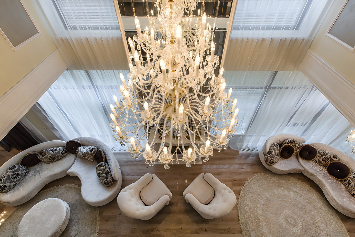 Luxurious chandelier in the living room